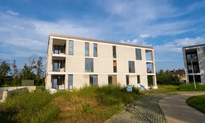Appartementen in een klein wooncomplex.