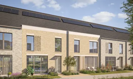 Geel Laar woningen groene omgeving gras bomen terras blauwe lucht