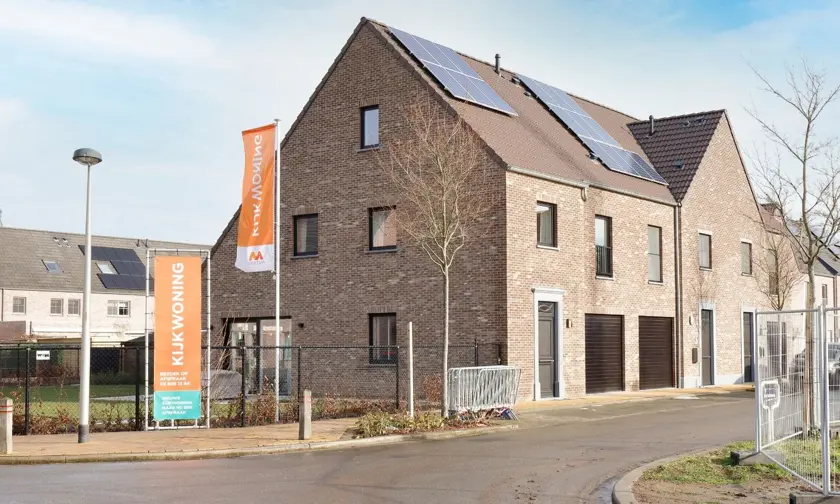 essen schildershof Prachtig uitzicht op de architectonische details van de woningen kijkwoning vlaggen