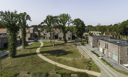 Matexi buurt Genk Veldstraat - woningen in moderne architectuur aan een groen plein