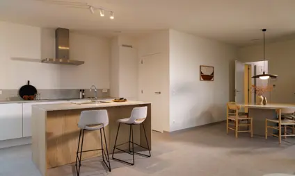 Geel Villa Spoorbloem Kijk Appartement leefruimte woonkamer keuken 