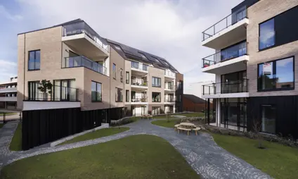 Wandelpaden met een zitbank leiden naar de appartementen in Haacht 't Brouwerskwatier