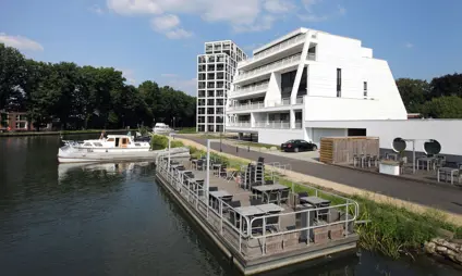 turnhout-anco-torens water mooi uitzicht groen boom zitbank